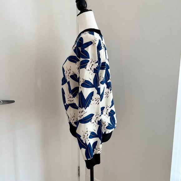 Vintage Floral Lightweight Zip Up Bomber Jacket | Small | Blue/White - Picture 3 of 10